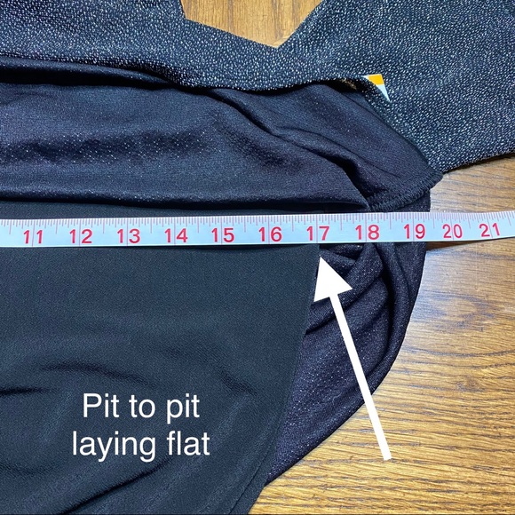 Karen Kane Sparkle Starlight Silver / Black
Cold Shoulder Jumpsuit
Size S - Picture 6 of 15